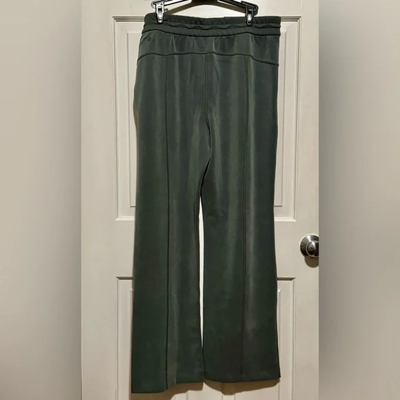 Lululemon Softstreme HR Pant 12 - Picture 5 of 12